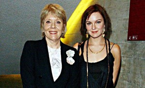 Diana Rigg y Rachael Stirling protagonizaran juntas un guión de Mark Gatiss para la séptima temporada de Doctor Who.