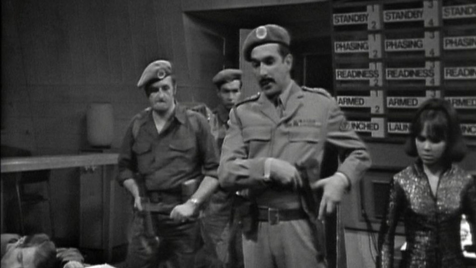 UNIT y Lethbridge-Stewart en The Invasion (La Invasión)